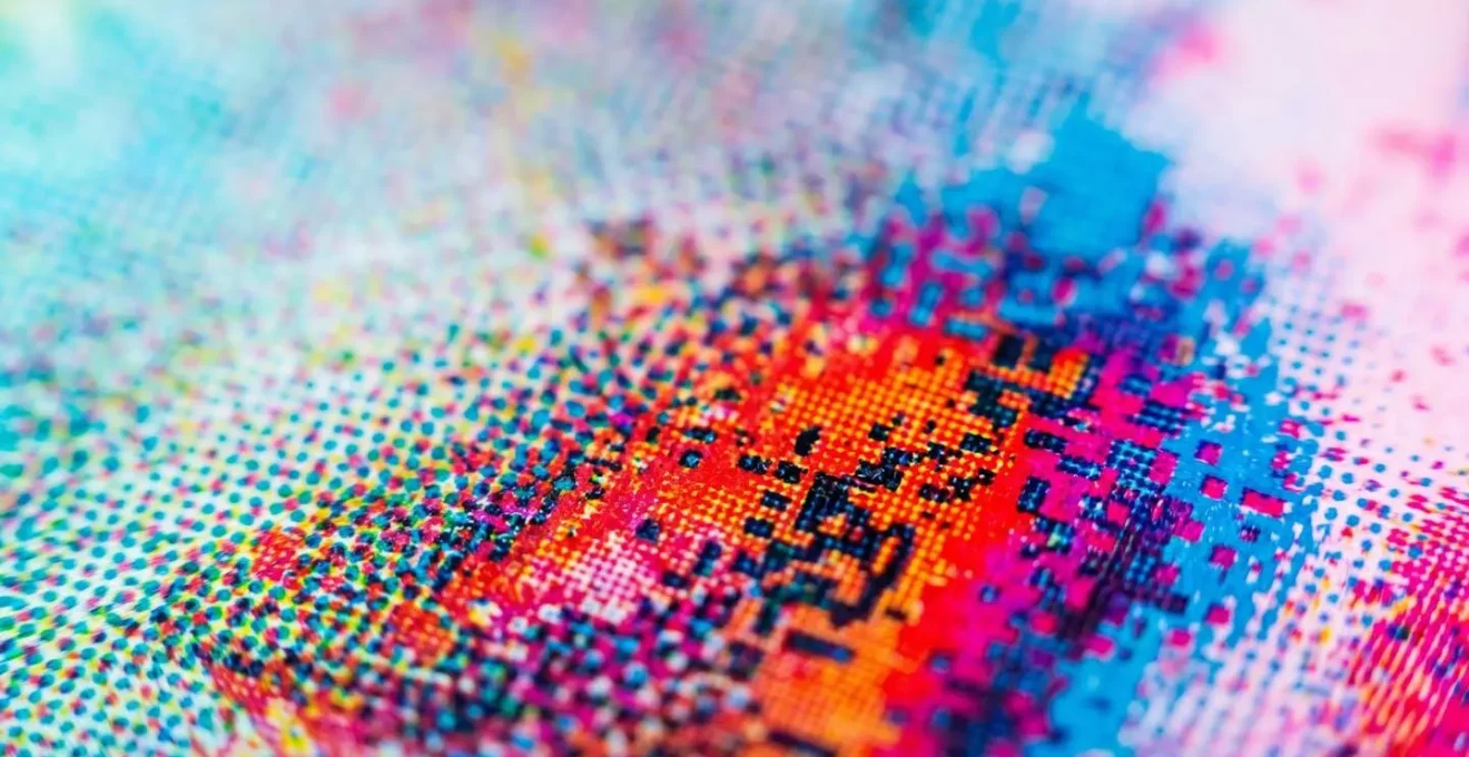 Composition macro abstraite évoquant la dégradation volontaire et l'esthétique punk du mème saturé