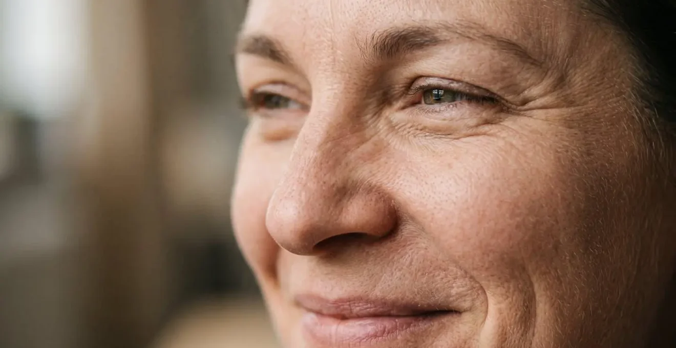 Détails des expressions faciales et microcontractions des muscles du visage dans la comédie physique